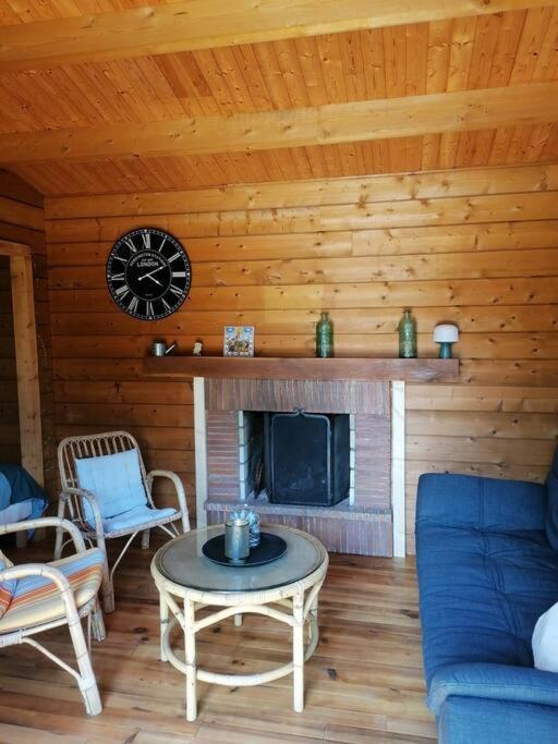 Lanvallay Chalet En Pleine Nature Au Bord D'Un Etang מראה חיצוני תמונה